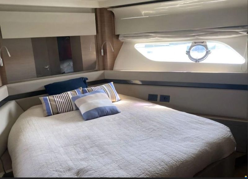 Ferretti 550