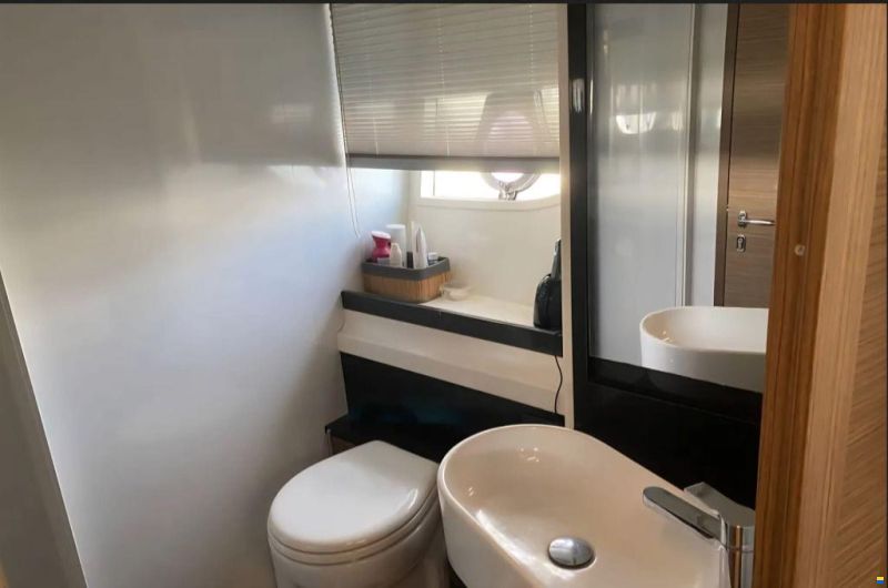 Ferretti 550