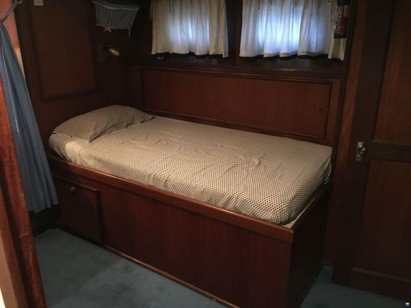 Hatteras Yachts 43 DOUBLE CABIN