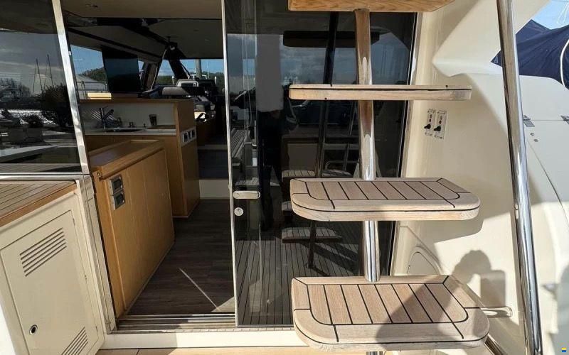 Ferretti 570