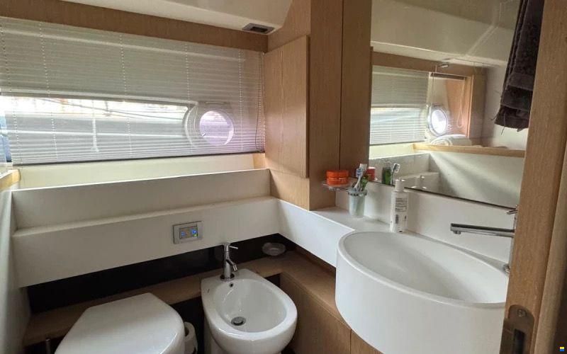 Ferretti 570