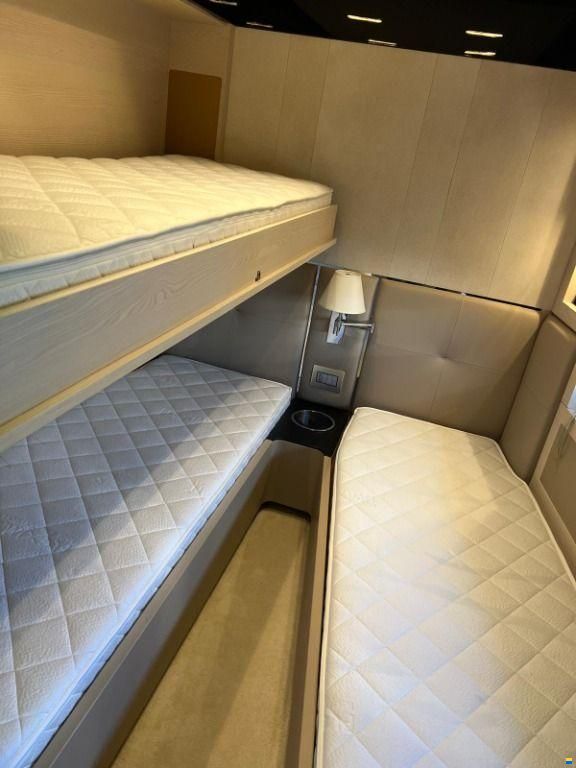 Azimut 80