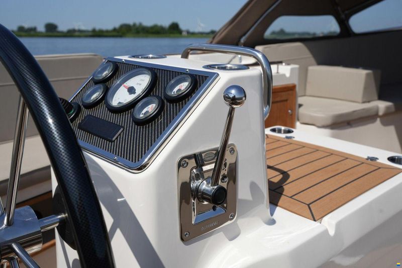 Interboat DE Intender 820