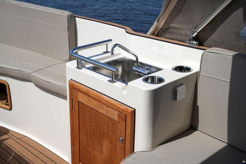 Interboat DE Intender 820