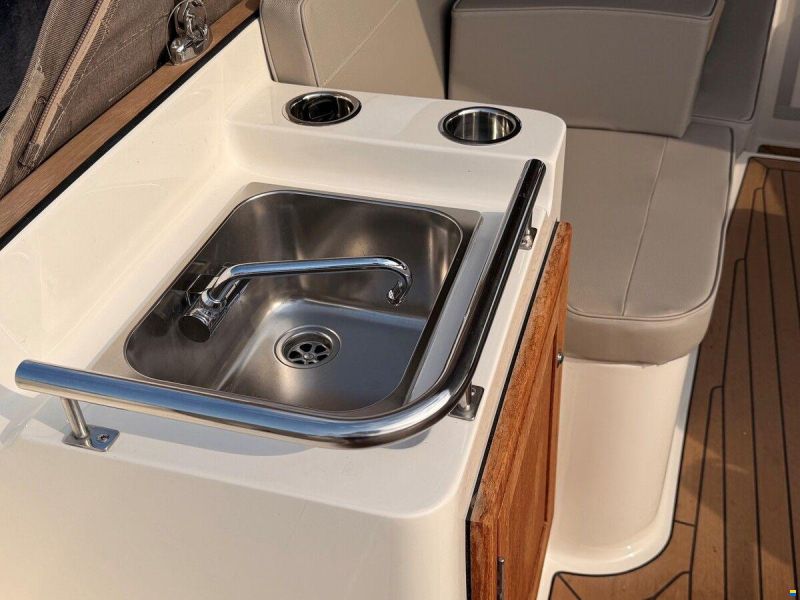 Interboat DE Intender 820