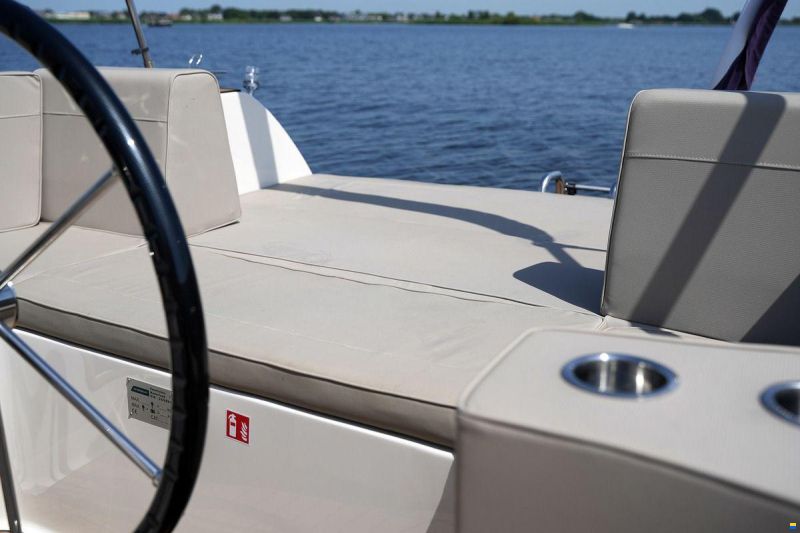 Interboat DE Intender 820