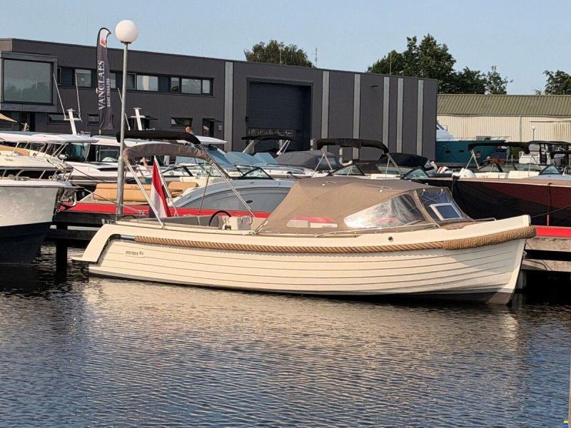 Interboat DE Intender 820