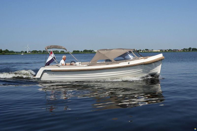 Interboat DE Intender 820