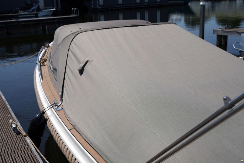 Interboat DE Intender 820