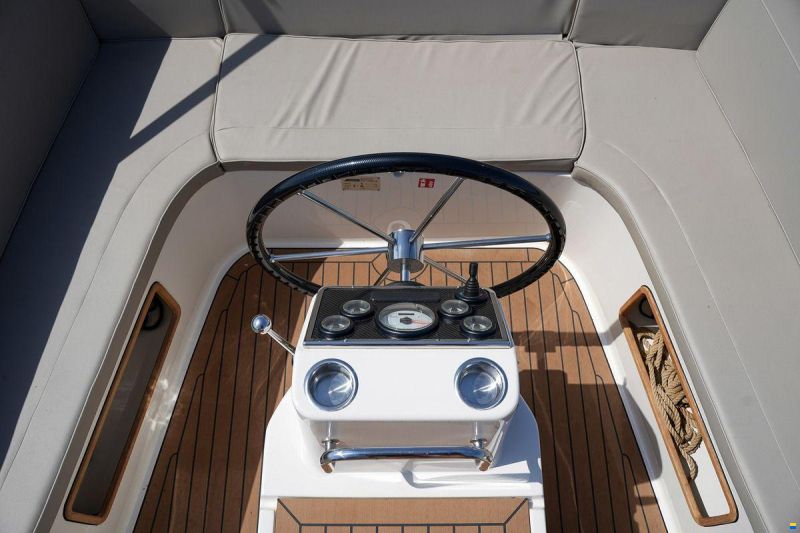 Interboat DE Intender 820