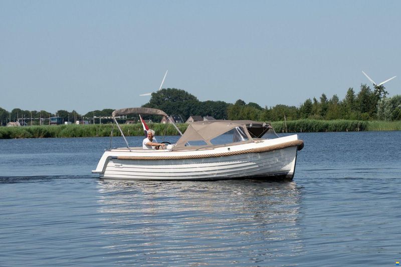 Interboat DE Intender 820