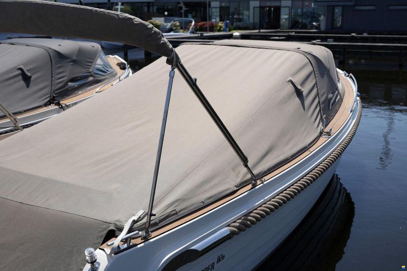 Interboat DE Intender 820