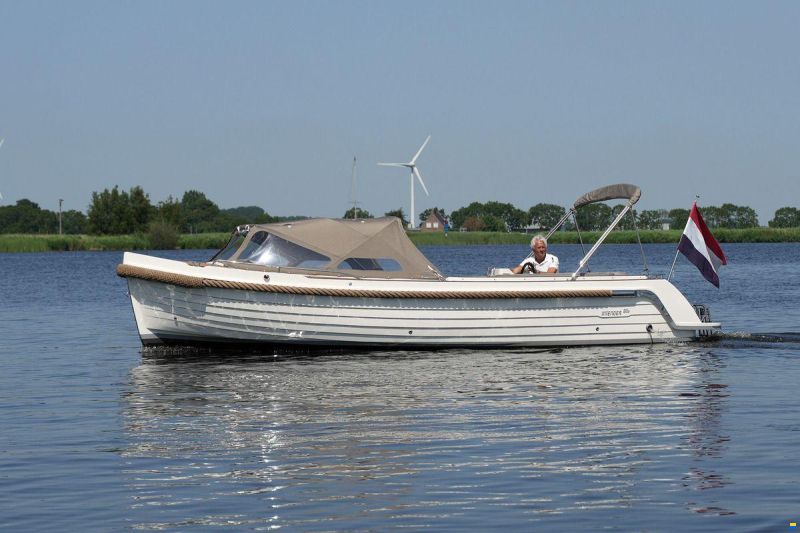 Interboat DE Intender 820