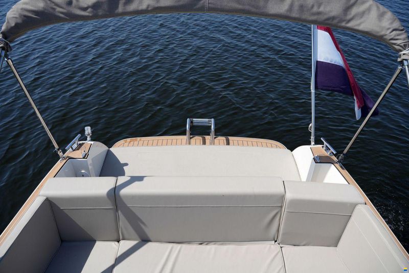 Interboat DE Intender 820