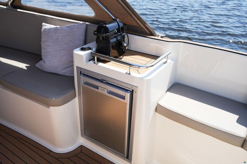 Interboat DE Intender 820