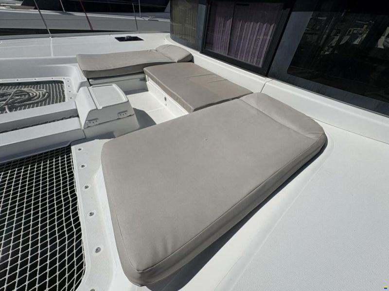 Lagoon 464