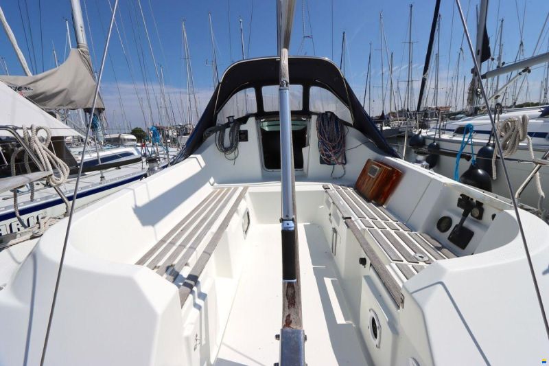 Beneteau Oceanis 300