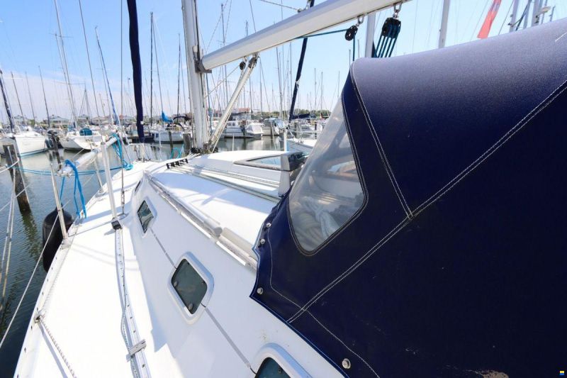 Beneteau Oceanis 300
