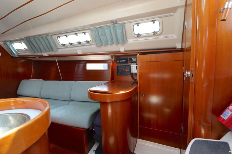 Beneteau Oceanis 300