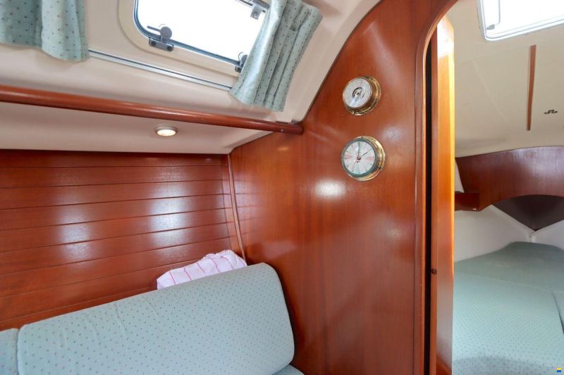 Beneteau Oceanis 300