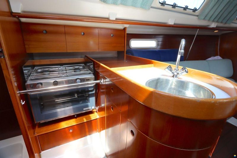 Beneteau Oceanis 300