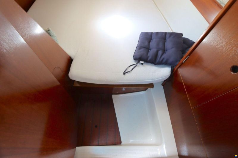 Beneteau Oceanis 300