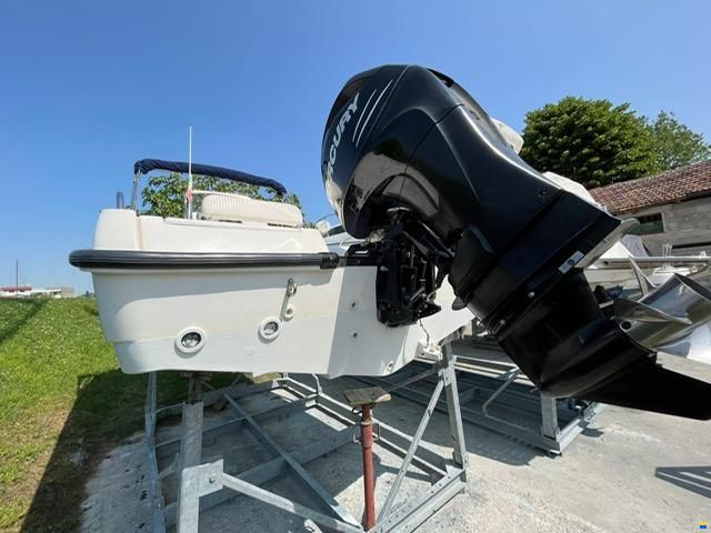Boston Whaler 200 DAUNTLESS