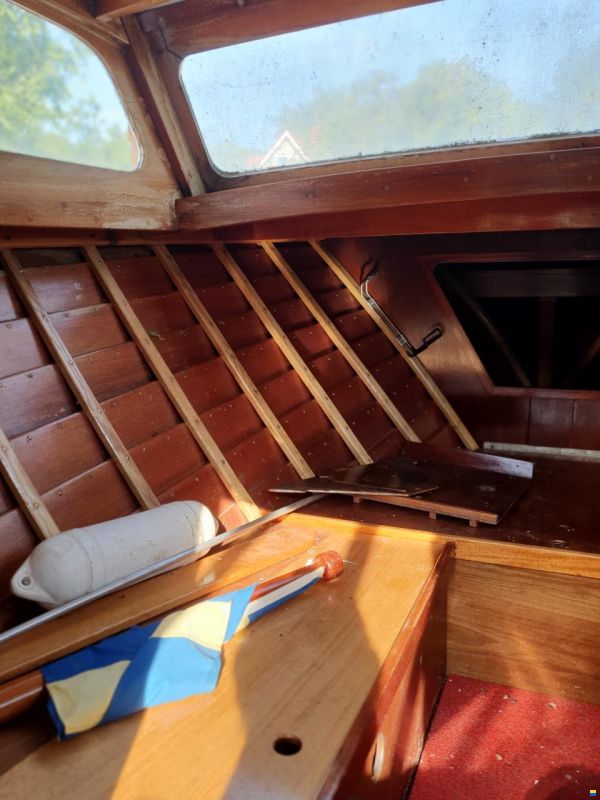 Cabinbåt i Mahogny volvo motor