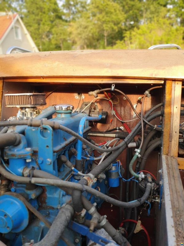 Cabinbåt i Mahogny volvo motor