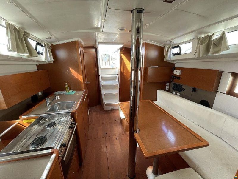 Beneteau Oceanis 38