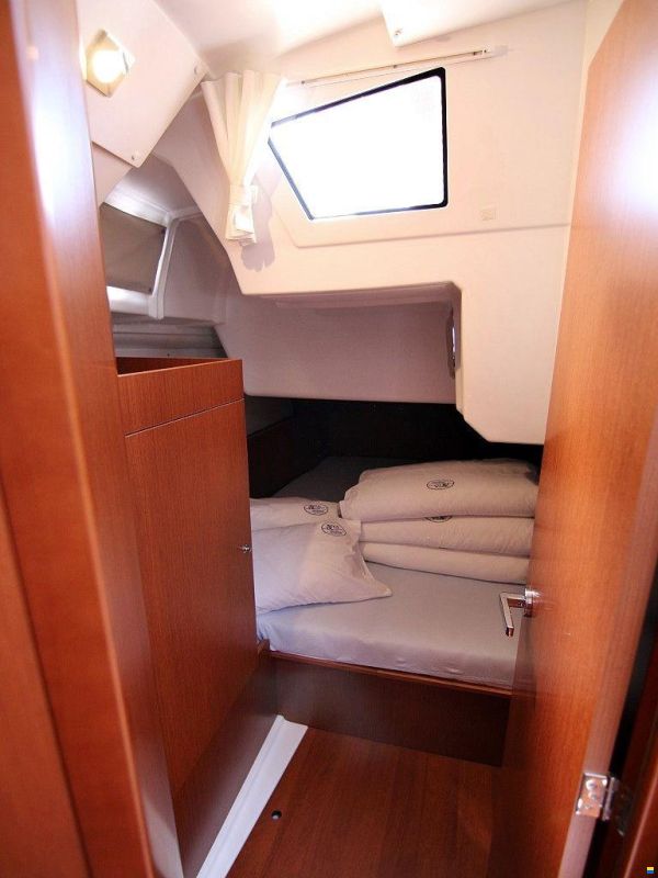 Beneteau Oceanis 38