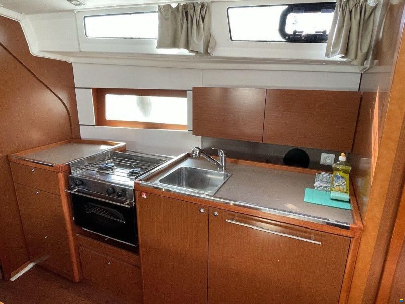 Beneteau Oceanis 38