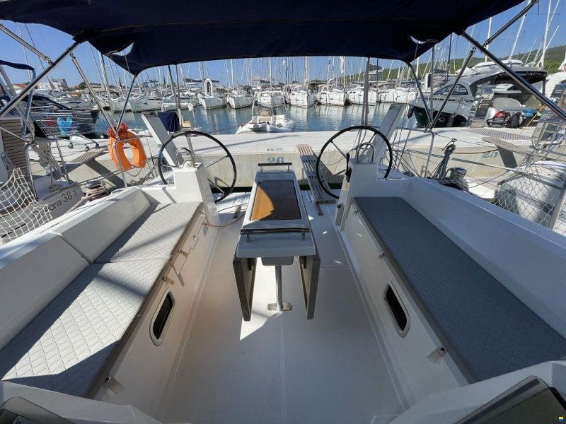 Beneteau Oceanis 38