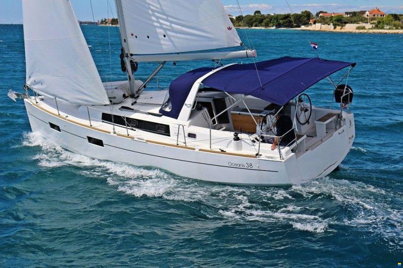 Beneteau Oceanis 38