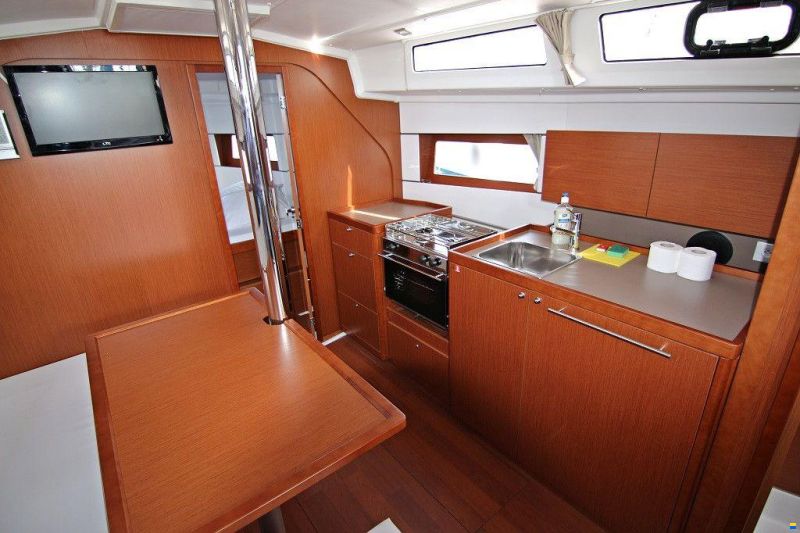 Beneteau Oceanis 38
