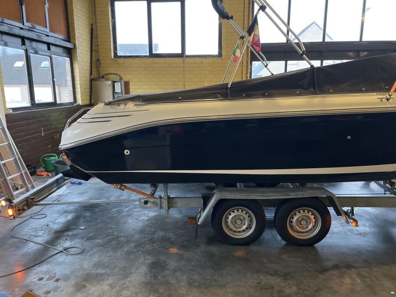 Sea Ray 220 SR