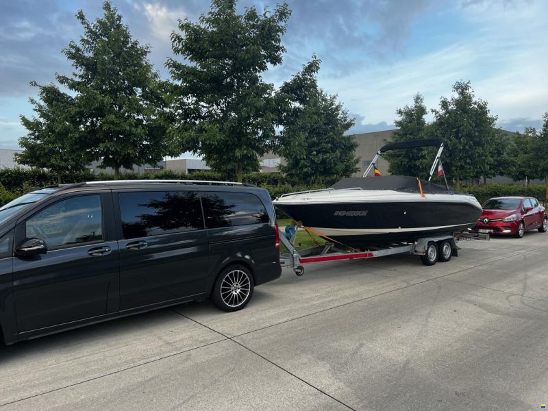 Sea Ray 220 SR