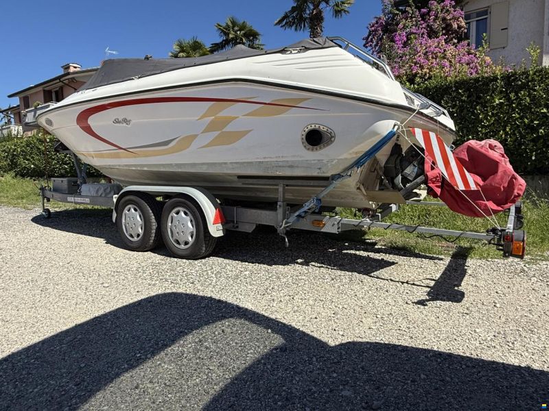 Sea Ray 220 SR