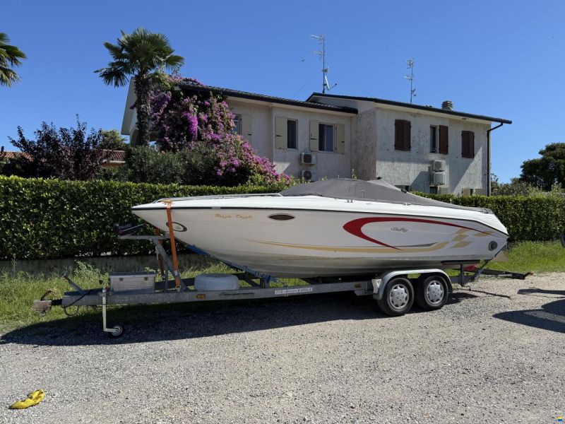 Sea Ray 220 SR
