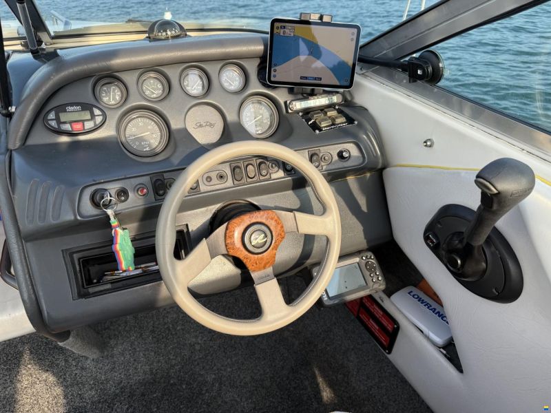 Sea Ray 220 SR