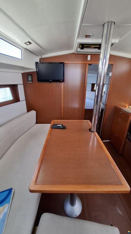 Beneteau Oceanis 38.1