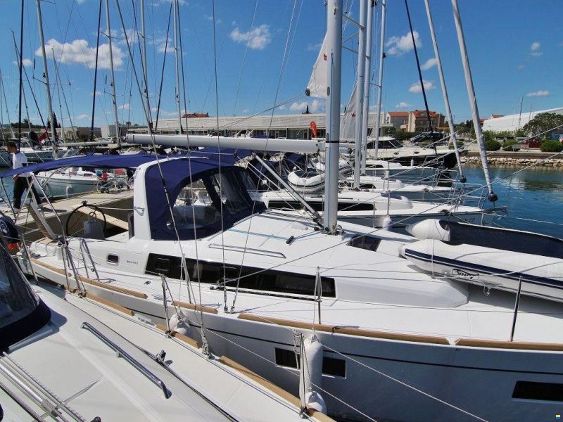 Beneteau Oceanis 38.1