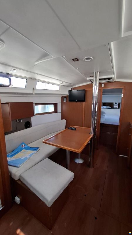 Beneteau Oceanis 38.1