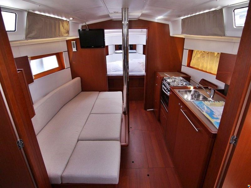 Beneteau Oceanis 38.1