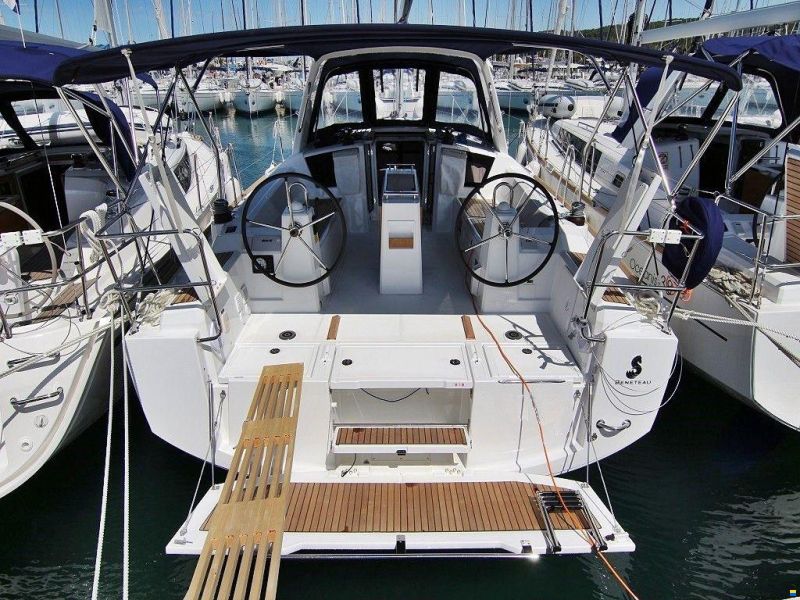 Beneteau Oceanis 38.1