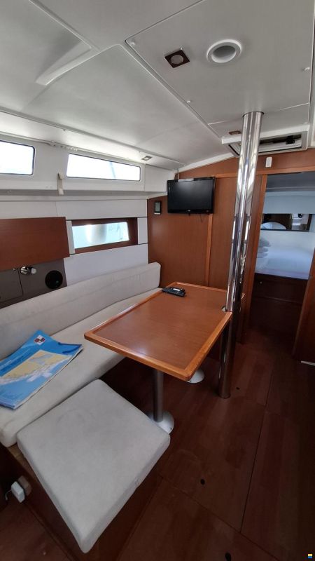 Beneteau Oceanis 38.1