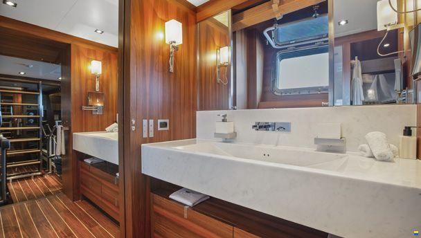 Perini Navi PERINI 40M FAST CRUISING LIN