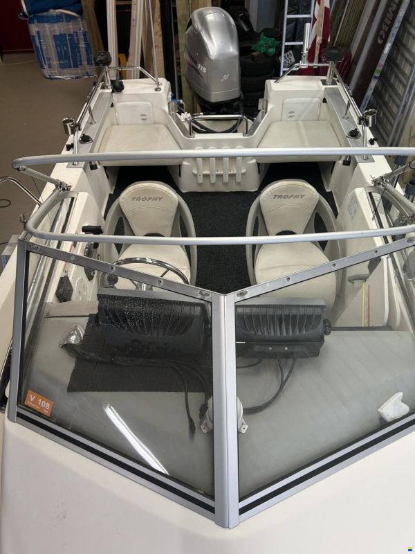 Bayliner trophy