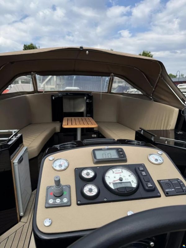 TendR 27 Cabin Inboard