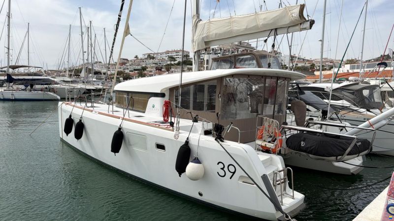 Lagoon 39